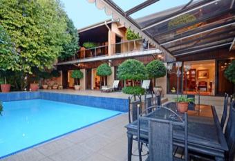 27A on Angus allows 18 year olds to book a room