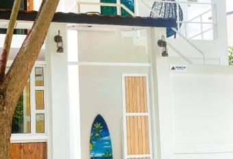 Moodhu Surf House allows 18 year olds to book a room
