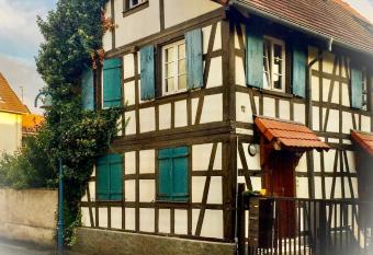 R  sidence des lentilles allows 18 year olds to book a room