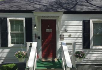 Rappahannock River Cottage Near I-95! allows 18 year olds to book a room