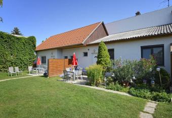 Ferienwohnungen Karoly has Balcony rooms