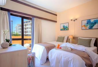 Turial Old Town Ocean View allows 18 year olds to book a room