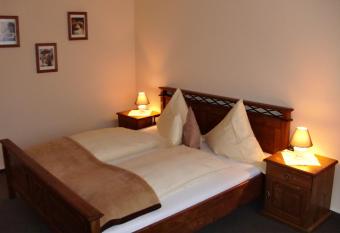 G  stehaus Mietz allows 18 year olds to book a room