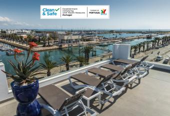 Hotel Marina Rio allows 18 year olds to book a room