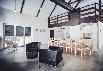 Pradnik Valley Lodge has Balcony rooms