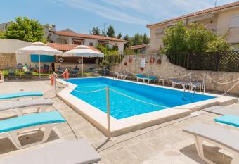 Oscar has Balcony rooms