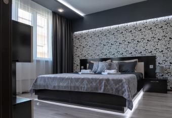 Apartment Central-LUX 1 has Balcony rooms