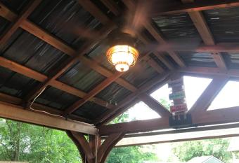 Ed & Rosie's Place has rooms with a private hot tub