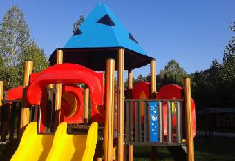 Camping Pirinenc allows 18 year olds to book a room