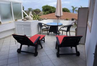 Bungalow Ca  averas Vistas allows 18 year olds to book a room