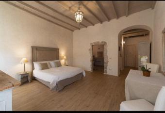 Corte del Cedro has Balcony rooms