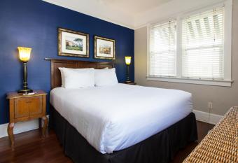 Found Hotel San Diego has rooms with a private hot tub