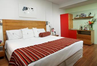 BA Sohotel has rooms with a private hot tub