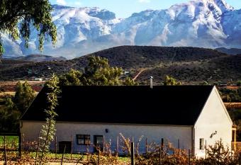 Pepper Tree Cottage has Balcony rooms
