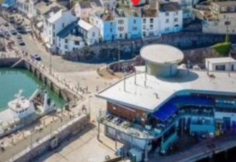 Mariners Cottage, Period Fishermans Cottage with Amazing Sea Views, Free Dedicated Parking allows 18 year olds to book a room