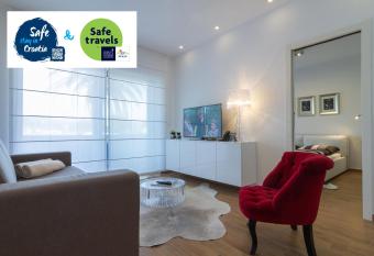 Villa Royal has Balcony rooms