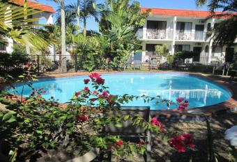 Tower Court Motel has Balcony rooms