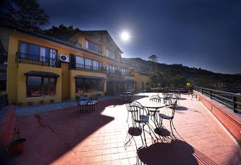 The Lapsi Tree has Balcony rooms