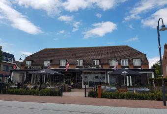 Hotel Restaurant  t Trefpunt allows 18 year olds to book a room