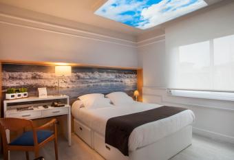 Hotel Ribes Roges allows 18 year olds to book a room