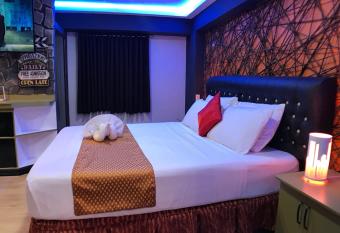 CLOCKWORKORANGE Luxury Studios with Netflix has Balcony rooms