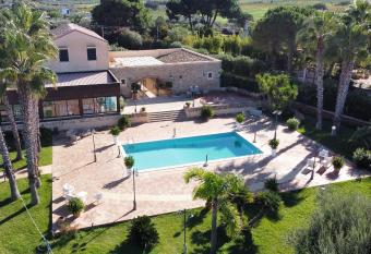 Azienda Agrituristica Baglio Carta has Balcony rooms