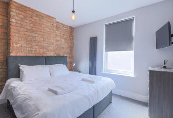 Salisbury Street Guesthouse allows 18 year olds to book a room