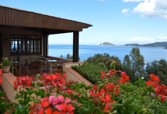 Albergo Le Briciole allows 18 year olds to book a room