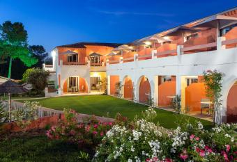 Les Pins Blancs en Provence allows 18 year olds to book a room