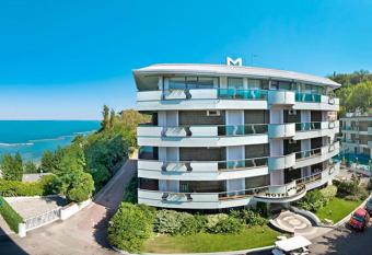 Hotel Majestic has Balcony rooms