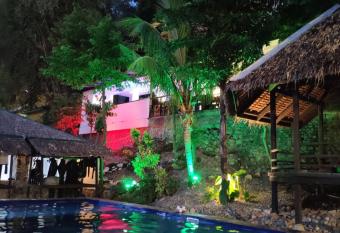 Blue Ribbon Dive Resort has Balcony rooms