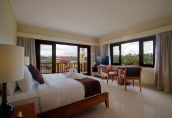 DLobong Suite Ubud has rooms with a private hot tub