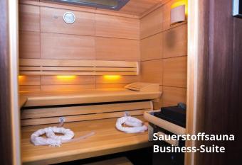 Plus Punkt Private Spa has rooms with a private hot tub