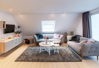 Boardinghouse Sorgenfrei has Balcony rooms