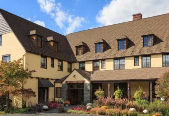 Settlers Inn allows 18 year olds to book a room