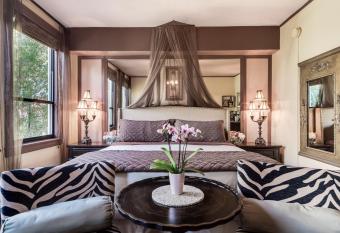 Hemingway Suites at Palm Beach Hotel Island has Balcony rooms