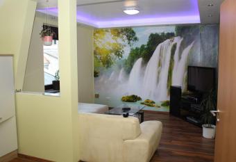 Ferienwohnung Golden Lotus allows 18 year olds to book a room