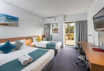 Metro Hotel Miranda has Balcony rooms