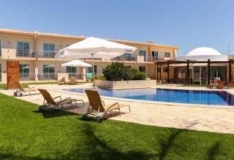 Pontalaia Apartamentos Tur  sticos allows 18 year olds to book a room