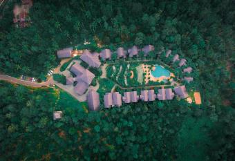 Morickap Resort has rooms with a private hot tub