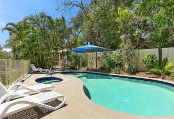 Chez Noosa Resort Motel has Balcony rooms