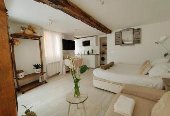 Bonito Apartamento Mundaka EBI-82 allows 18 year olds to book a room