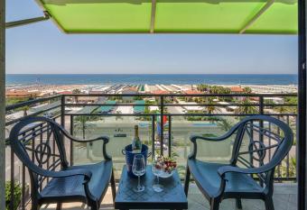 Hotel Siesta has Balcony rooms