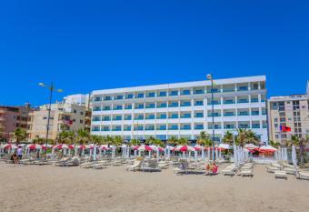 Hotel Vivas has Balcony rooms