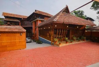 Houseboat cruise in the backwaters of Kerala. has Balcony rooms