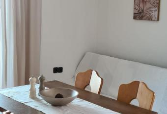 Apartmani Jelena has Balcony rooms