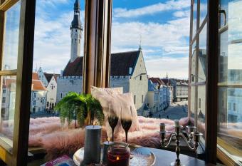 Dream Stay - Main Square Apartments with Picturesque View allows 18 year olds to book a room