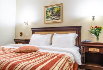 Atrium Hotel Ateneu City Center allows 18 year olds to book a room