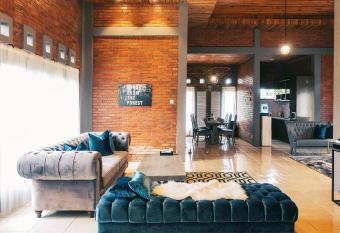 Forest Villa has Balcony rooms