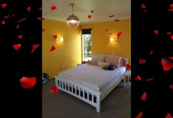 Wendy s Holiday Home has Balcony rooms